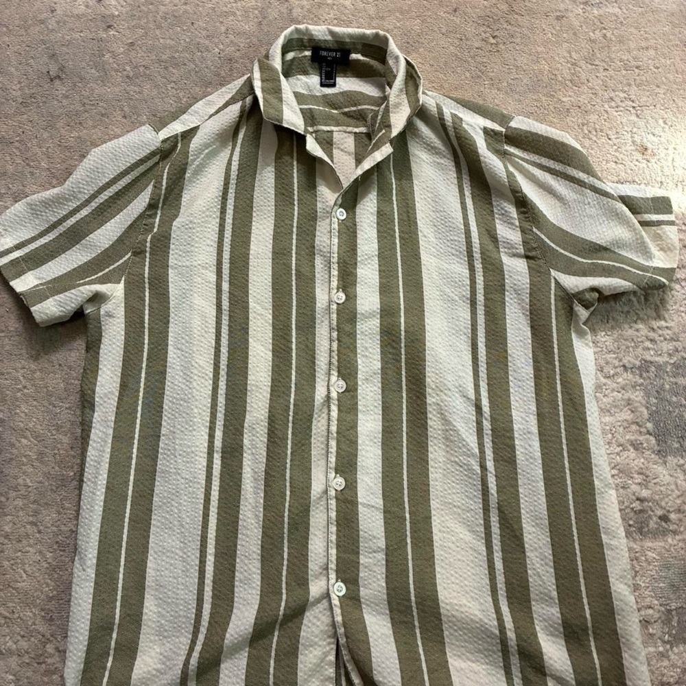 Forever 21 Resort Button Front Shirt Size Large